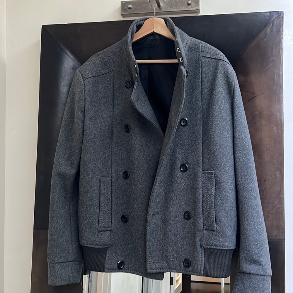 H&M men’s fashion coat. Awesome condition. Fits size medium/large